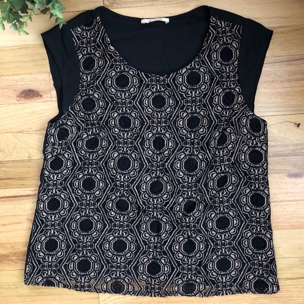 Skies are Blue Lace overlay short sleeve top NWOT